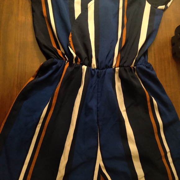 Super cute Pinstriped Romper! - Picture 5 of 8
